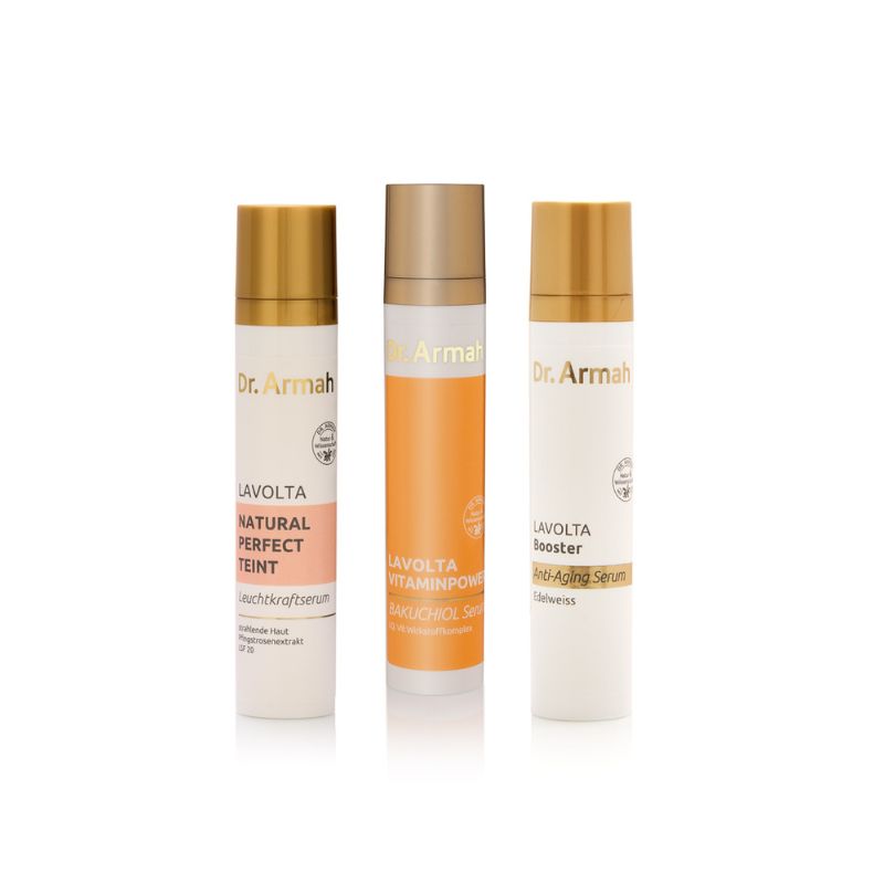 Das Bestseller Serum Set, eine Kollektion der beliebtesten und meistverkauften Hautpflege-Seren der Marke, elegant arrangiert.