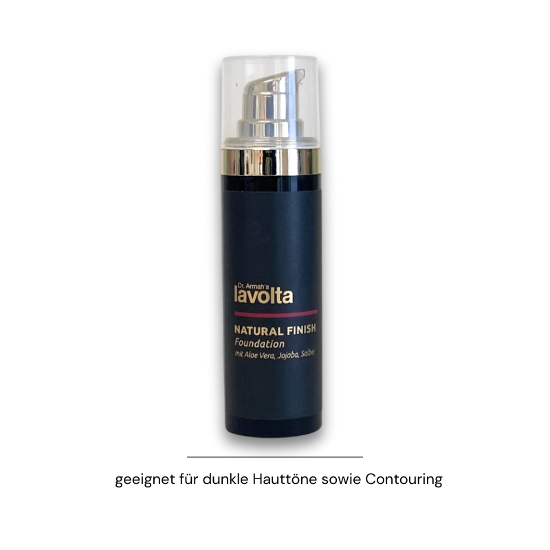Eine 30ml-Flasche der Natural Finish Foundation, eine silikonfreie, pflegende Foundation mit Aloe Vera und Jojobaöl für ein natürliches Hautbild.
