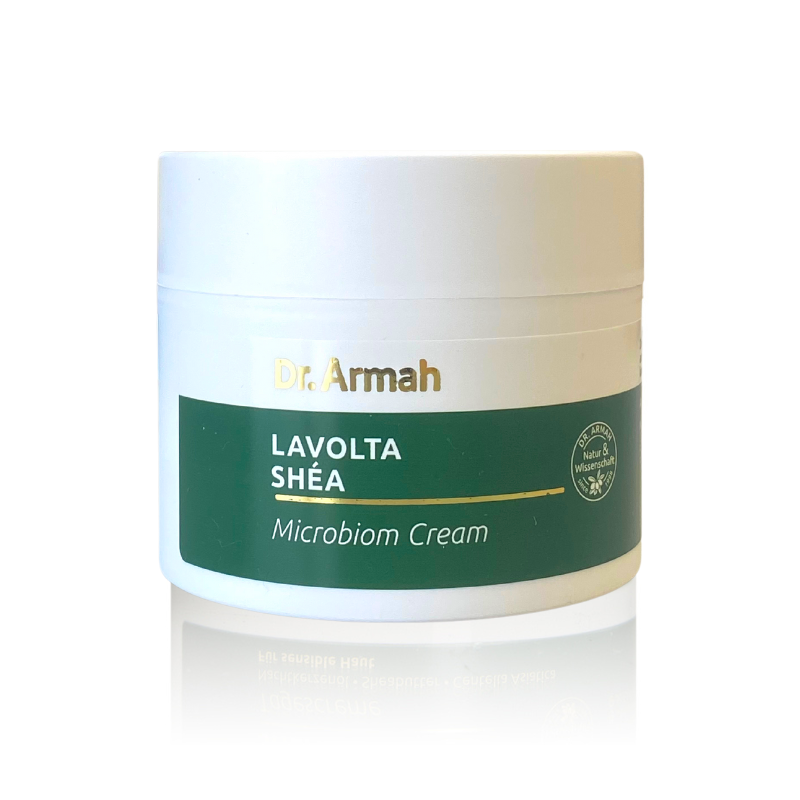 Ein Tiegel der Shea Microbiom Cream, eine beruhigende Hautpflege mit Seewasser und Ginseng zur Stärkung des Hautmikrobioms und Linderung von Irritationen.