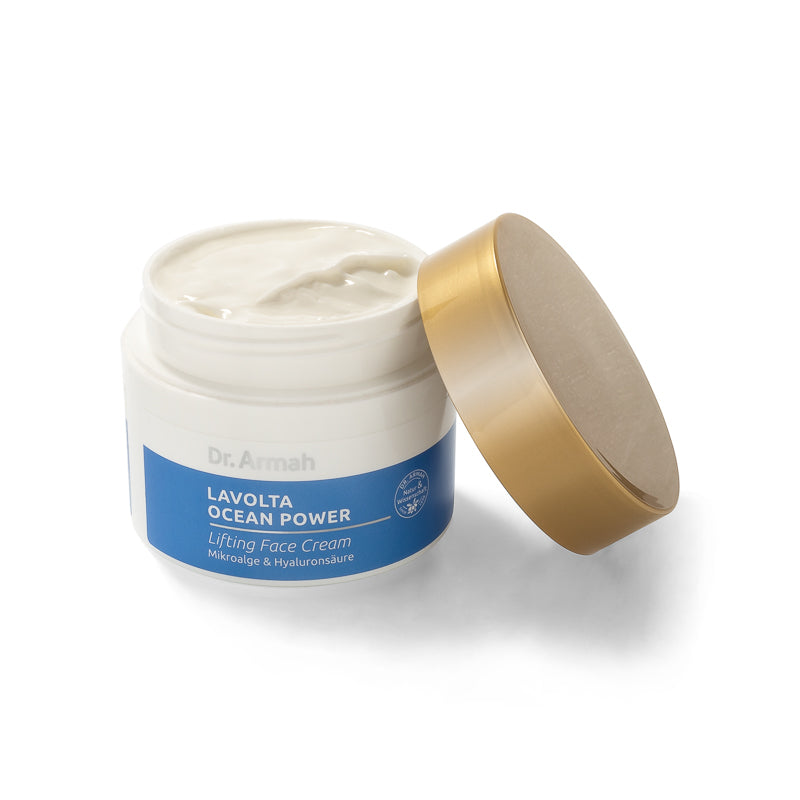 Geöffneter Tiegel der Dr. Armah LAVOLTA OCEAN POWER Lifting Face Cream, der die weiße Creme-Textur zeigt, mit dem goldenen Deckel daneben.
