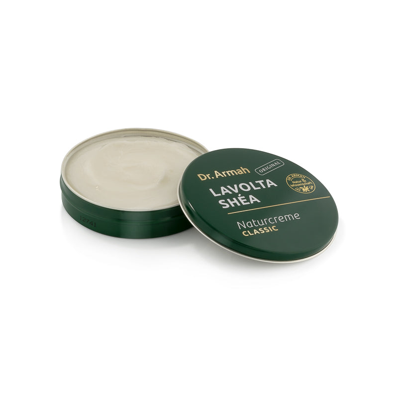 Geöffneter Tiegel der Dr. Armah Lavolta Shéa Naturcreme Classic mit der reichhaltigen Sheabutter-Creme und dem Deckel daneben.